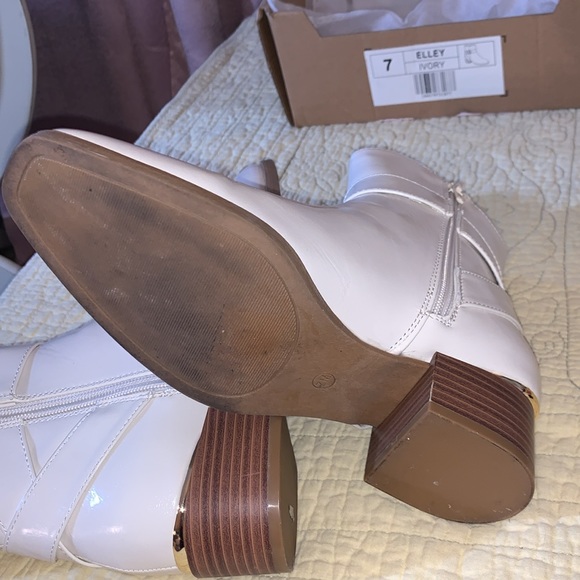 Journee Collection Elley Ivory Ankle Booties Size 7 - Picture 10 of 15